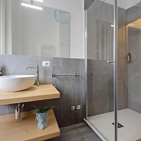 Treasurerome Adriana Charme 4br